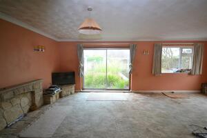 Picture #4 of Property #1986328641 in Moneyfly Road, Verwood BH31 6BL