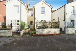 Picture #9 of Property #1989571341 in Blandford Road, Poole BH15 4AS